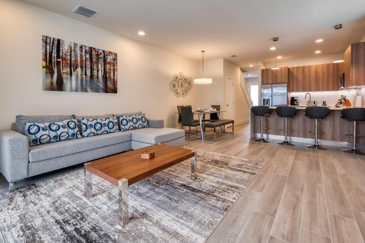 Pleasant Townhome With Private Pool Near Disney Four Corners Bagian luar foto